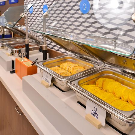 Holiday Inn Express & Suites - Detroit North - Roseville By Ihg מראה חיצוני תמונה