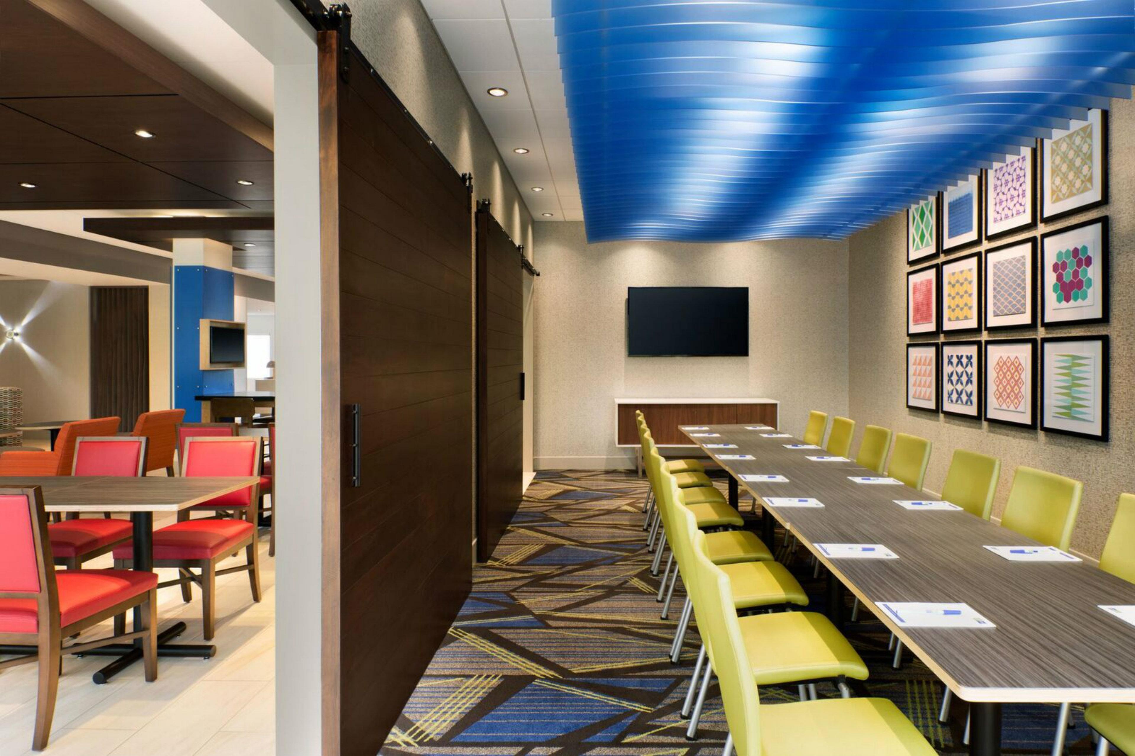 Holiday Inn Express & Suites - Detroit North - Roseville By Ihg מראה חיצוני תמונה