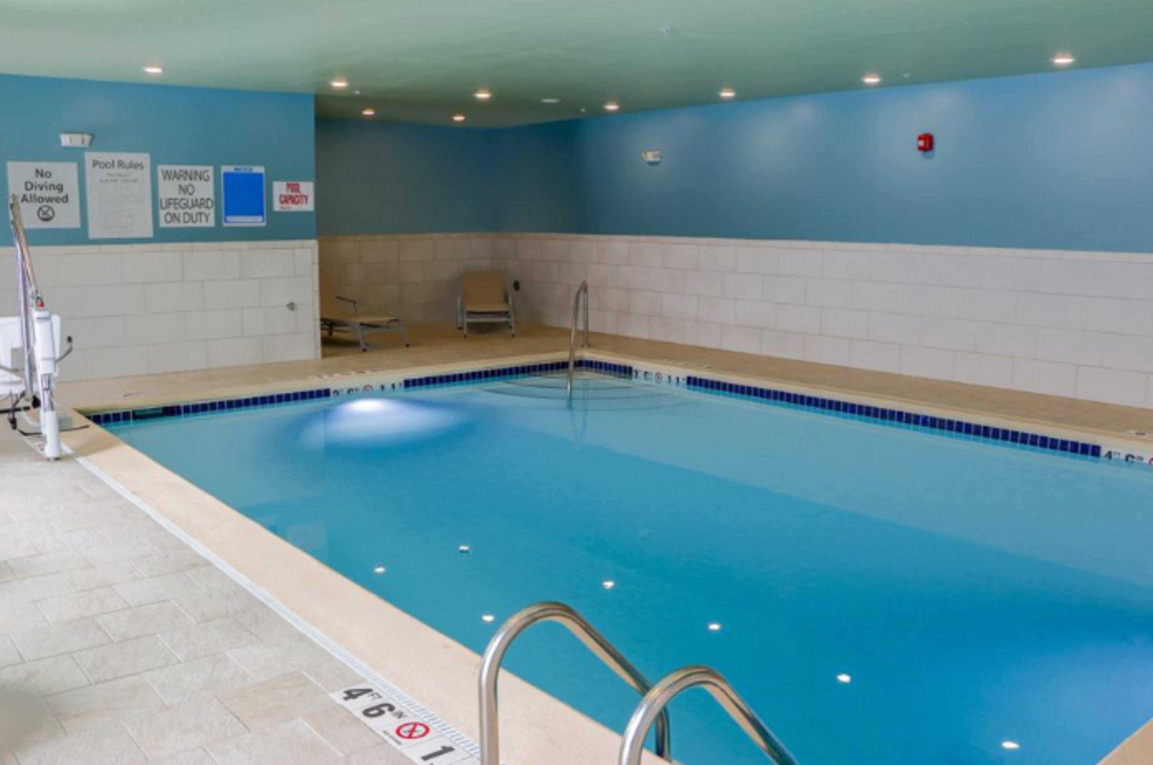 Holiday Inn Express & Suites - Detroit North - Roseville By Ihg מראה חיצוני תמונה