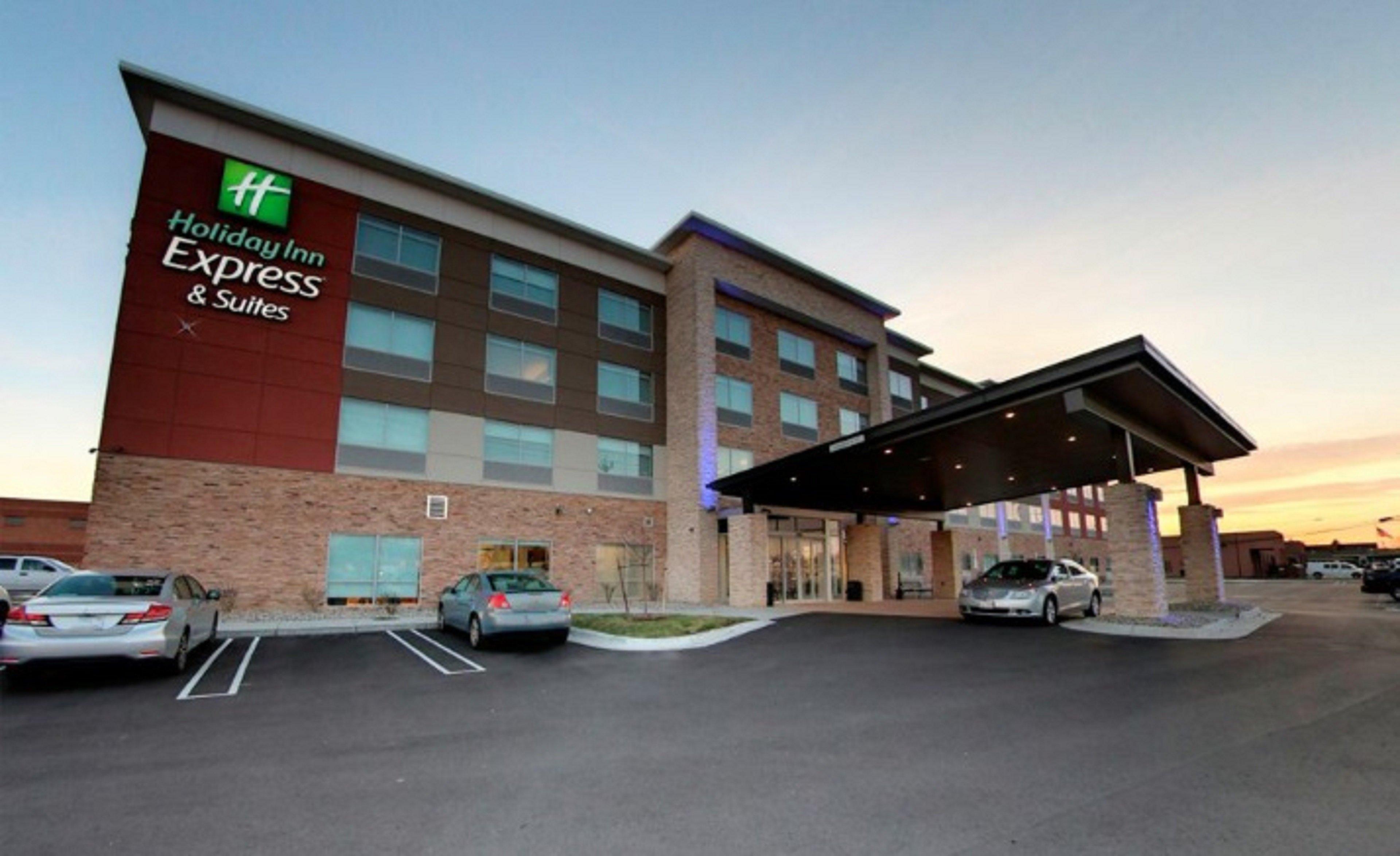 Holiday Inn Express & Suites - Detroit North - Roseville By Ihg מראה חיצוני תמונה