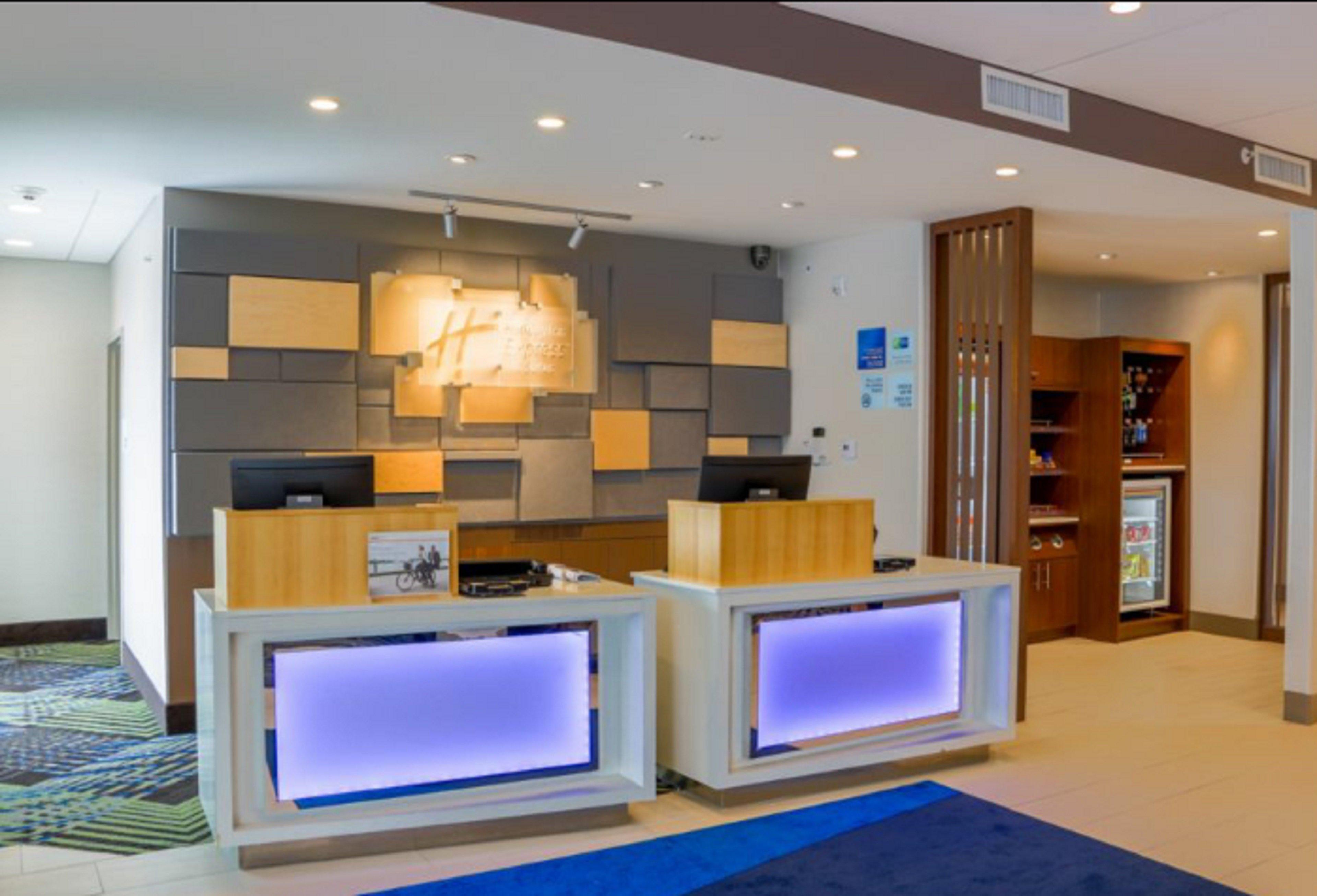 Holiday Inn Express & Suites - Detroit North - Roseville By Ihg מראה חיצוני תמונה