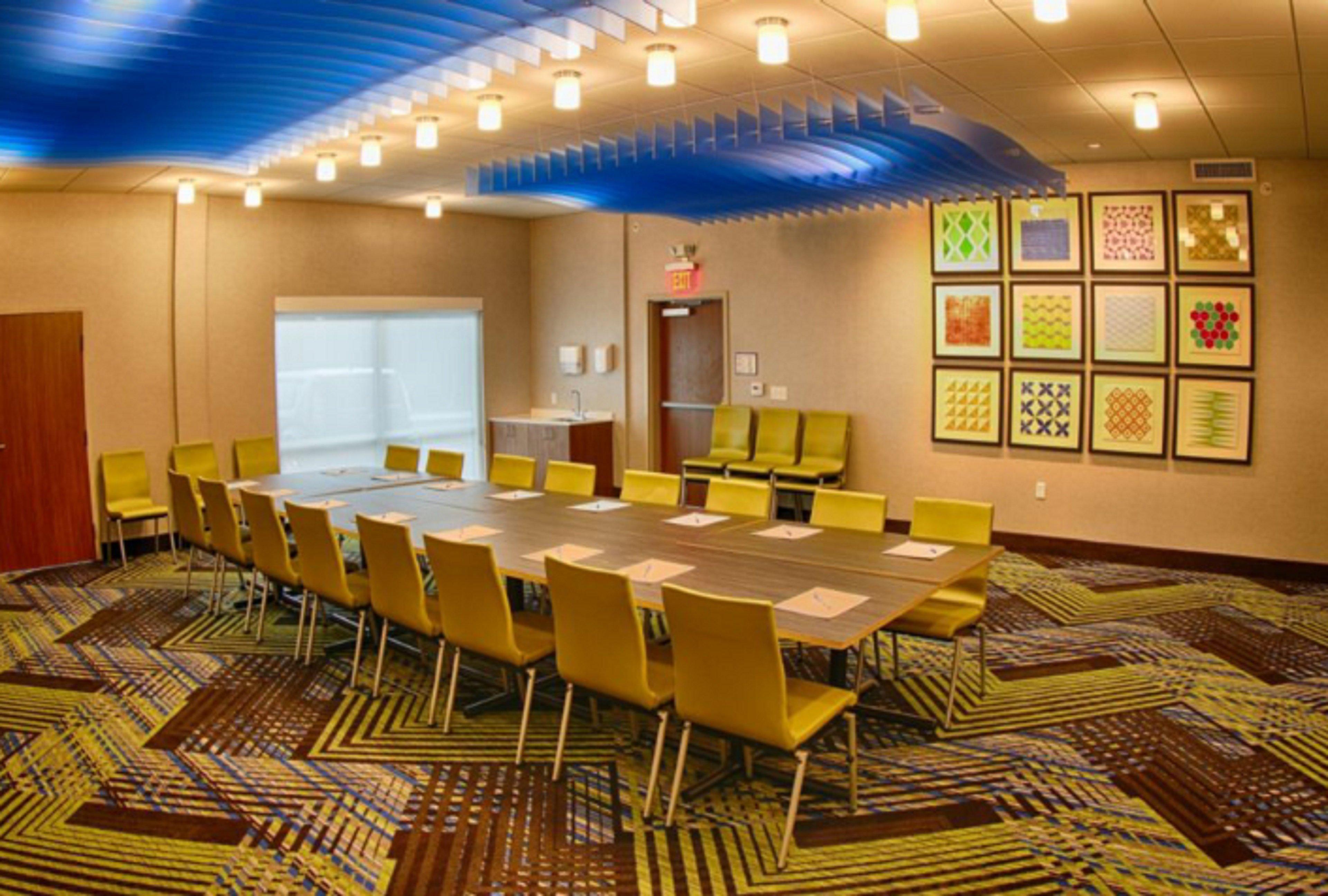 Holiday Inn Express & Suites - Detroit North - Roseville By Ihg מראה חיצוני תמונה