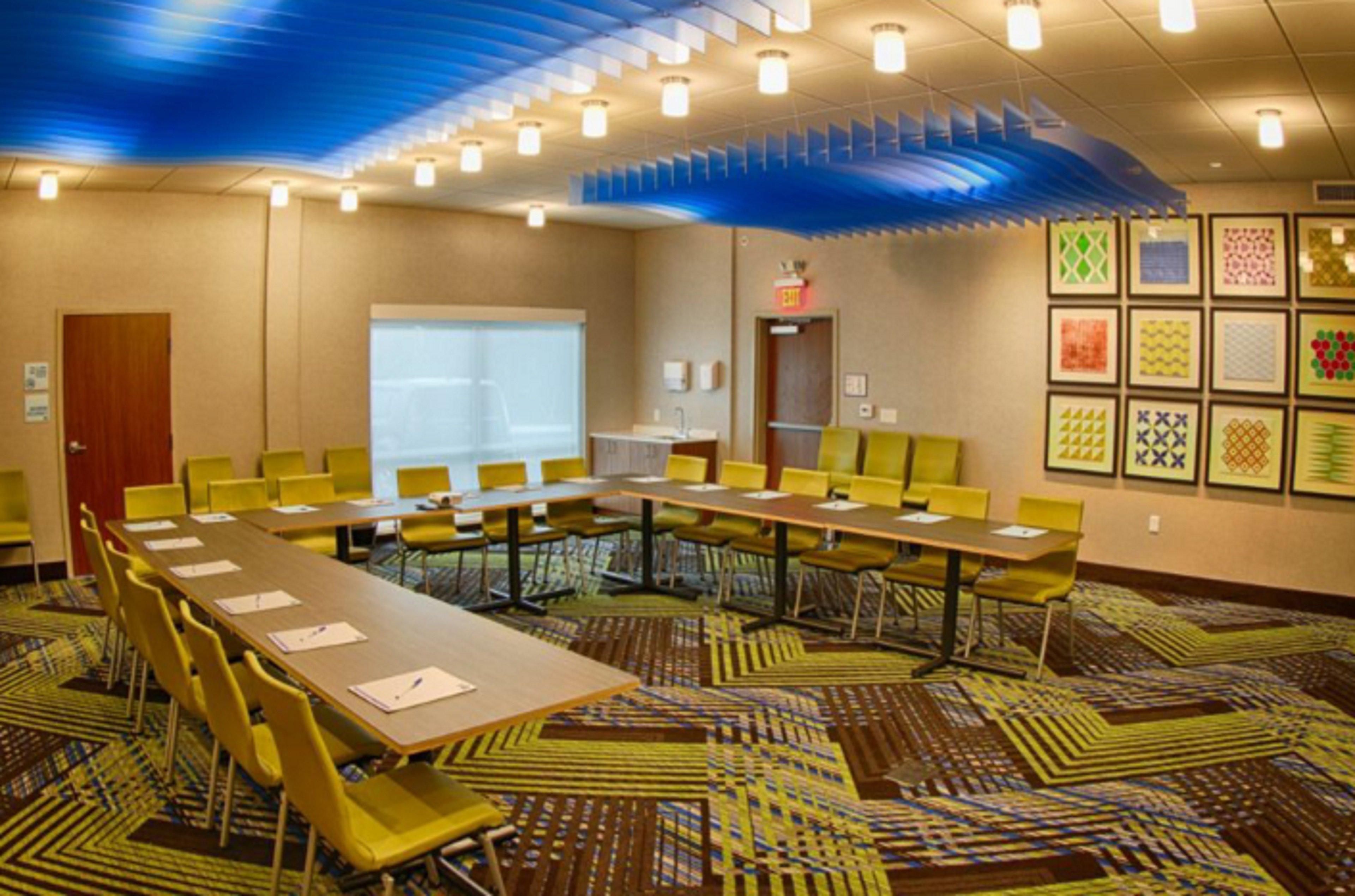 Holiday Inn Express & Suites - Detroit North - Roseville By Ihg מראה חיצוני תמונה