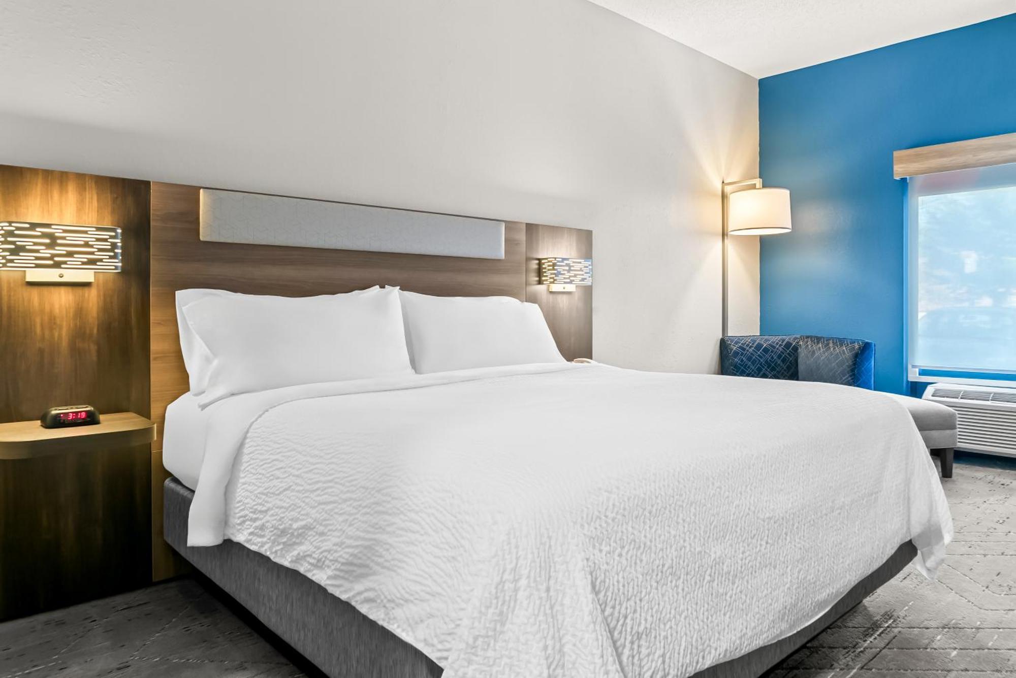 Holiday Inn Express & Suites - Detroit North - Roseville By Ihg מראה חיצוני תמונה