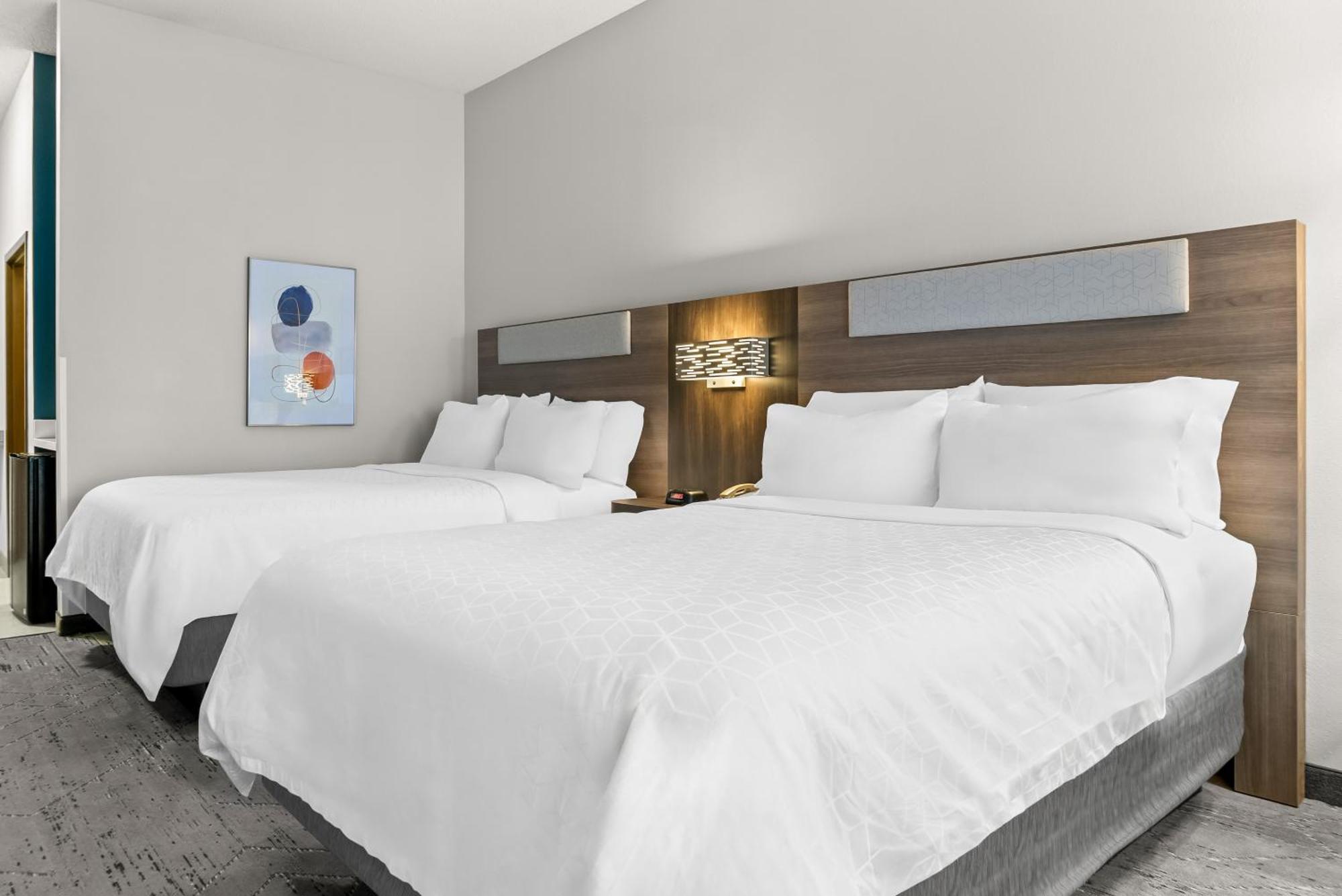 Holiday Inn Express & Suites - Detroit North - Roseville By Ihg מראה חיצוני תמונה