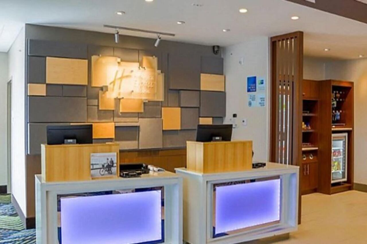 Holiday Inn Express & Suites - Detroit North - Roseville By Ihg מראה חיצוני תמונה