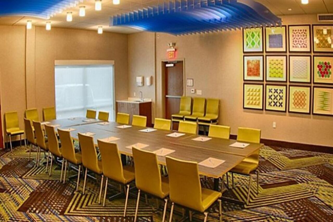 Holiday Inn Express & Suites - Detroit North - Roseville By Ihg מראה חיצוני תמונה