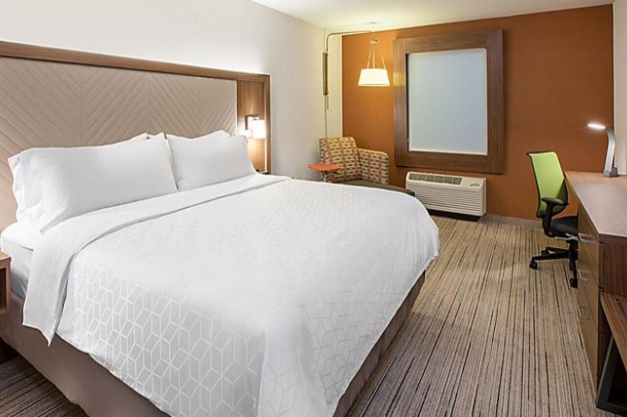 Holiday Inn Express & Suites - Detroit North - Roseville By Ihg מראה חיצוני תמונה